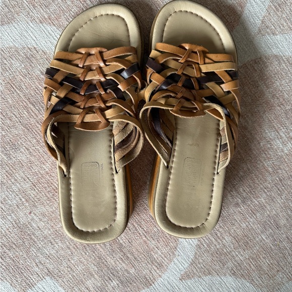 Faded Glory Tan and Brown Woven Sandals - Picture 3 of 4